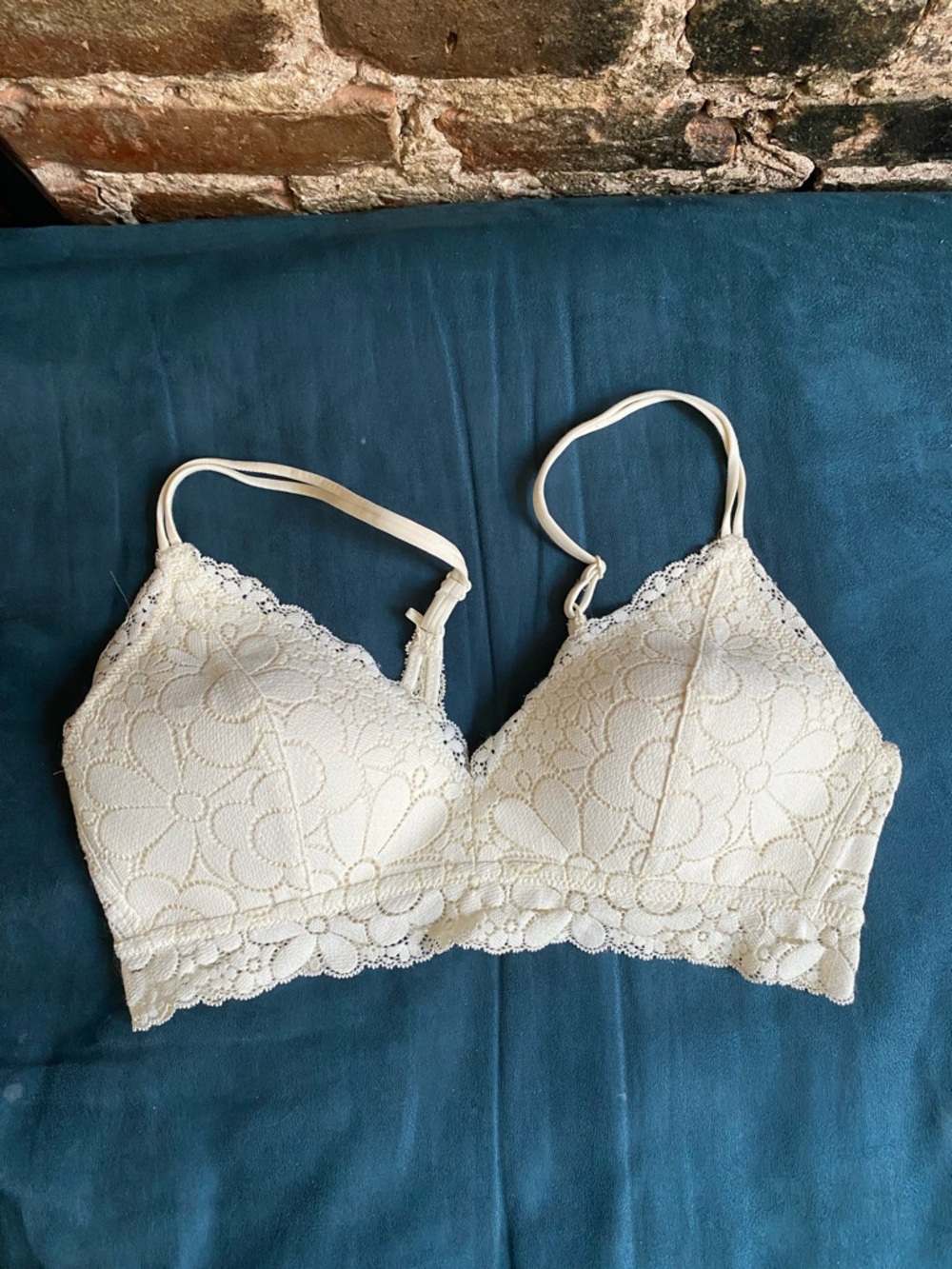 Aerie Bra Womens 34C Cream Real Happy Wireless Lighty Lined Candy Lace Bra